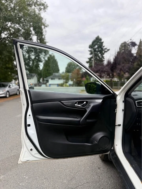 2014 Nissan Rogue - Image 10 of 16
