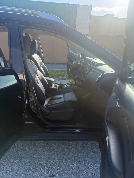 2014 Nissan Rogue - Image 16 of 17