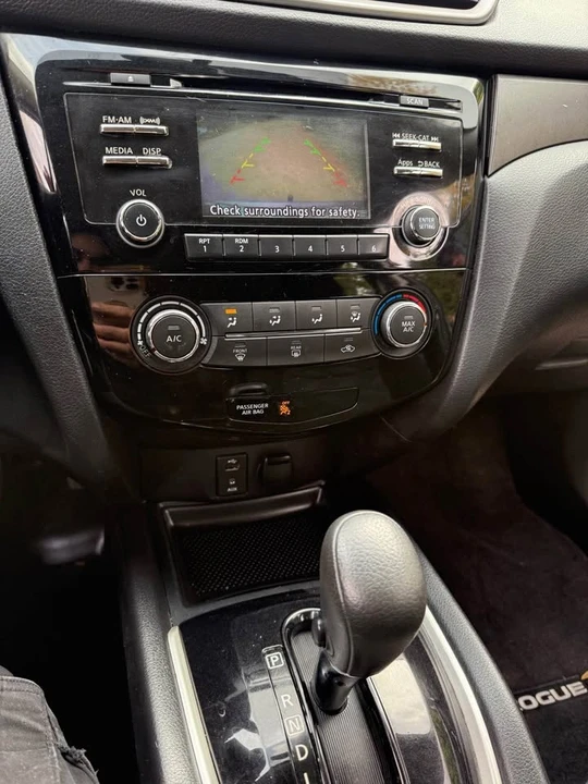 2014 Nissan Rogue - Image 7 of 9