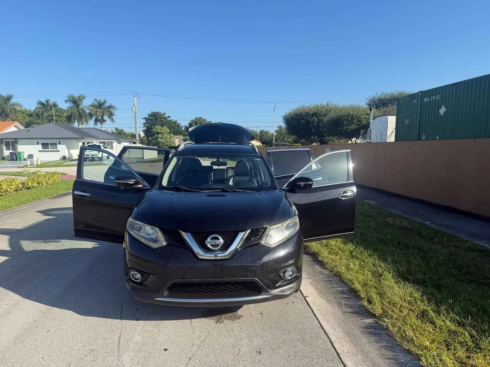 2014 Nissan Rogue - Image 2 of 17