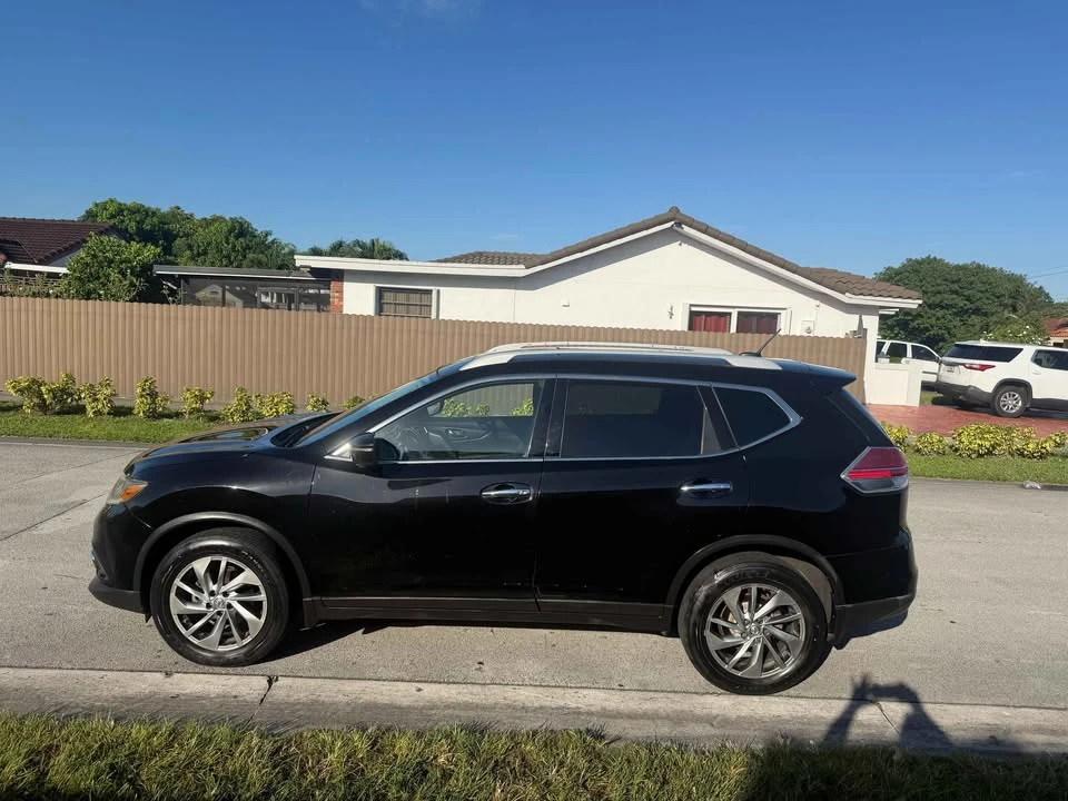 2014 Nissan Rogue - Image 4 of 17