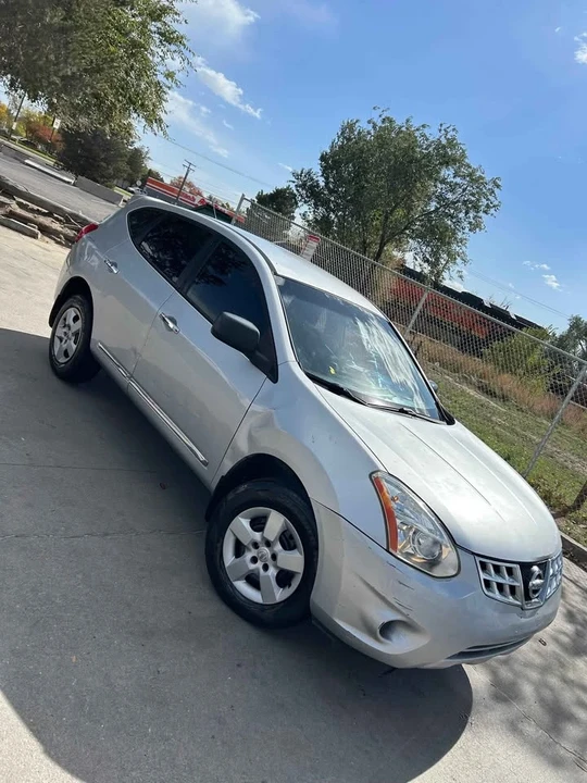 2014 Nissan Rogue - Image 2 of 11