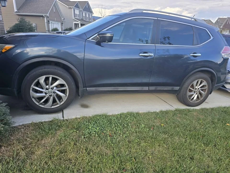 2014 Nissan Rogue - Image 2 of 19