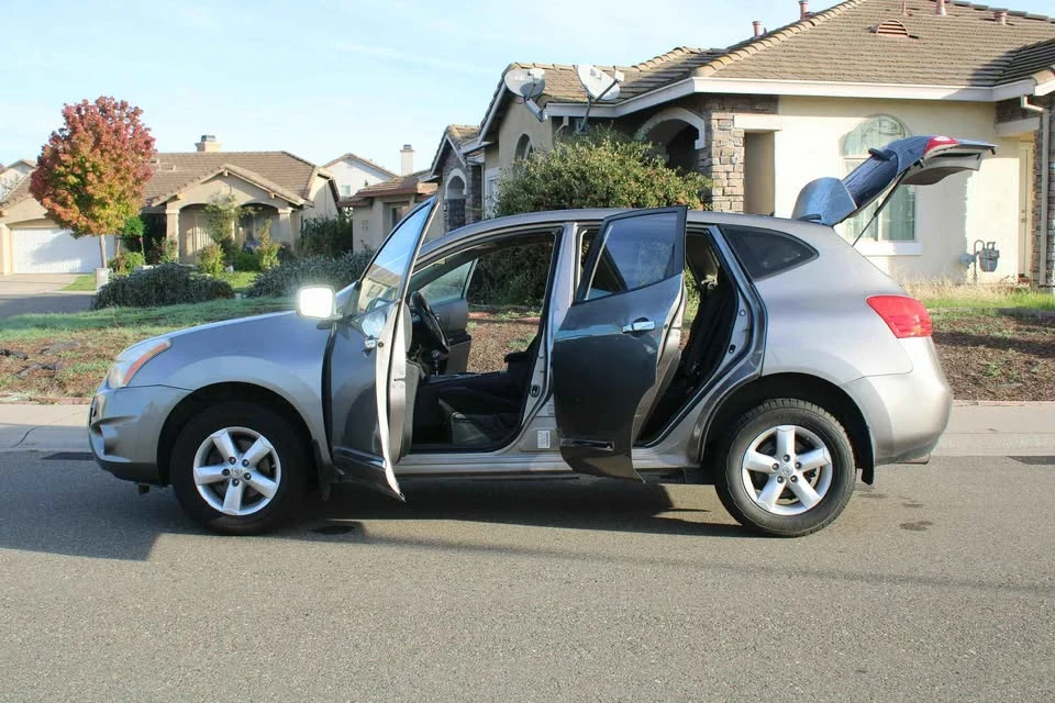2014 Nissan Rogue - Image 8 of 16