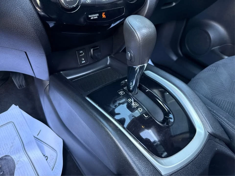 2014 Nissan Rogue - Image 16 of 20