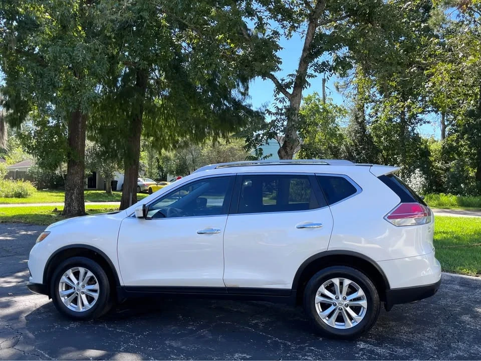 2014 Nissan Rogue - Image 2 of 17