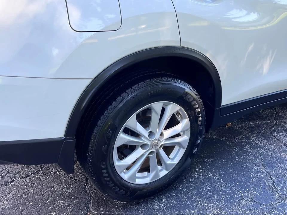2014 Nissan Rogue - Image 4 of 17