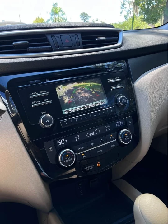 2014 Nissan Rogue - Image 8 of 17