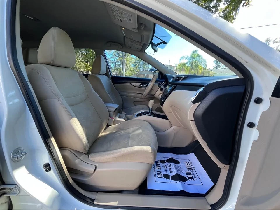 2014 Nissan Rogue - Image 11 of 17