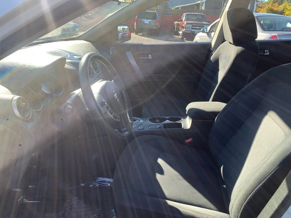 2014 Nissan Rogue - Image 9 of 13