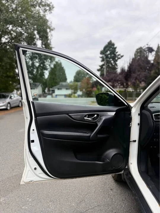 2014 Nissan Rogue - Image 10 of 18