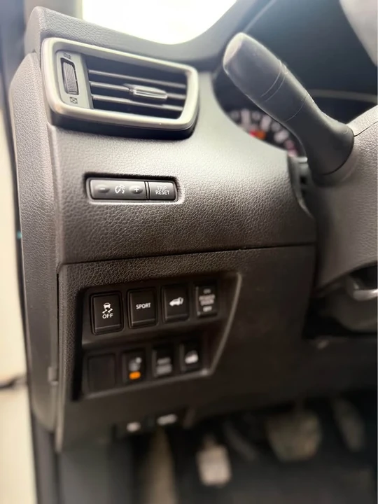 2014 Nissan Rogue - Image 16 of 18