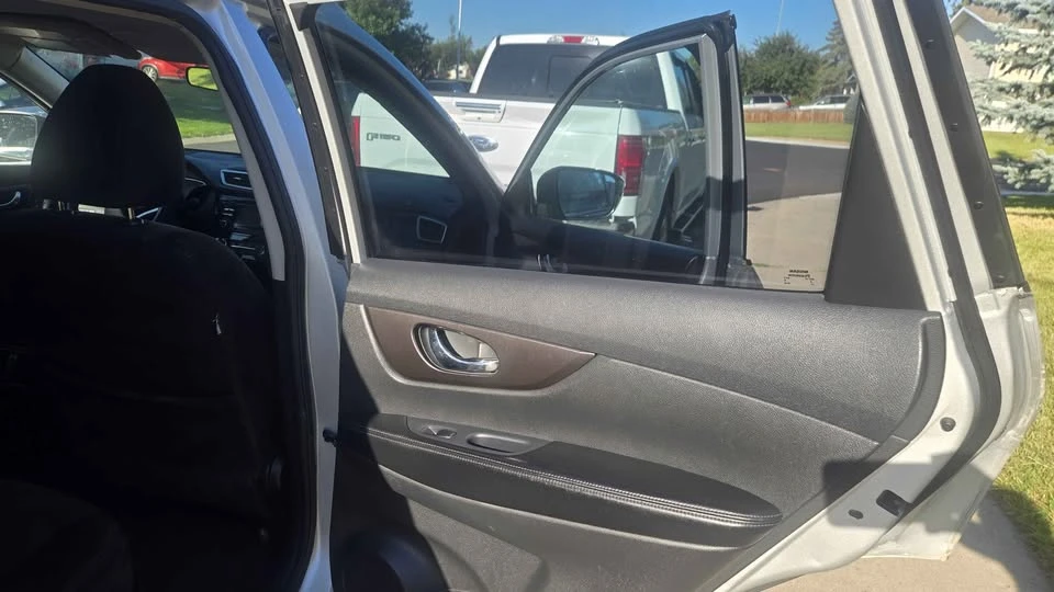 2014 Nissan Rogue - Image 16 of 20