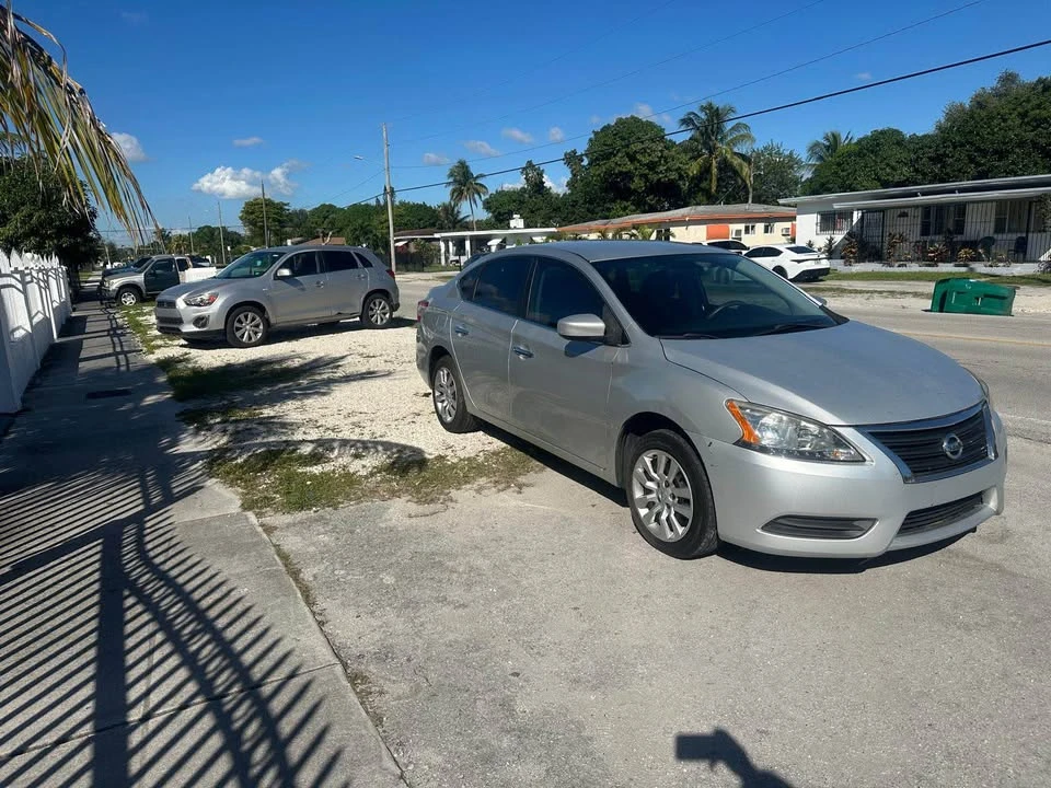 2014 Nissan Sentra 7th Gen - Image 2 of 9
