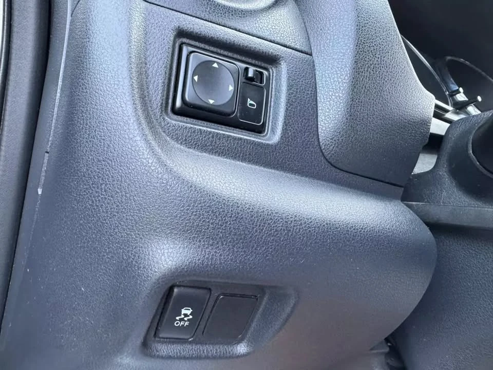 2014 Nissan Versa - Image 7 of 11