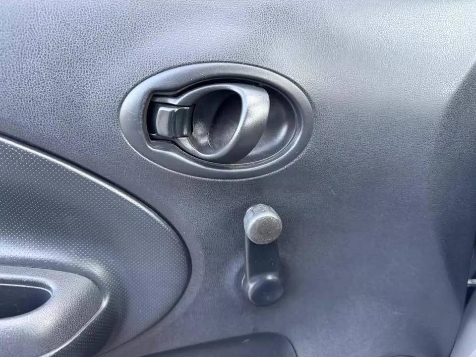 2014 Nissan Versa - Image 9 of 11