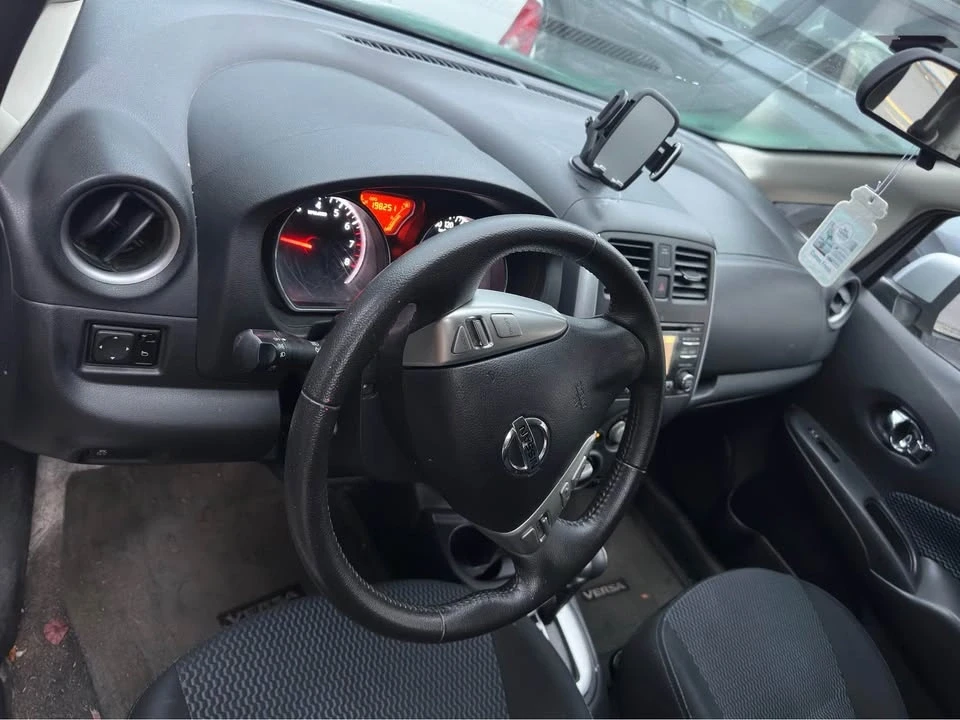 2014 Nissan Versa - Image 7 of 11