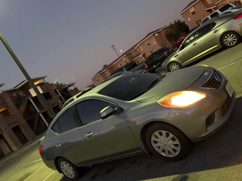 2014 Nissan Versa - Image 3 of 10