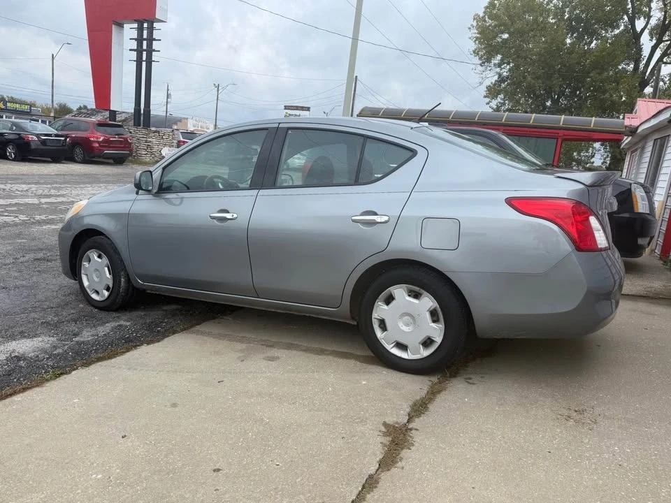 2014 Nissan Versa - Image 5 of 15