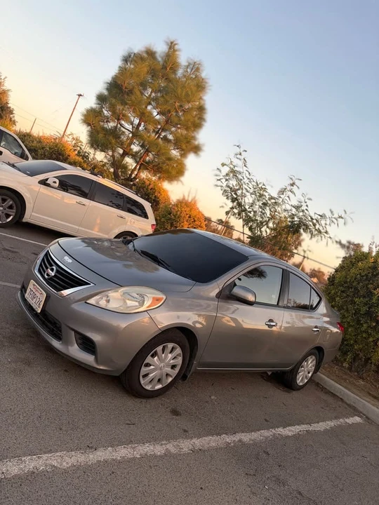 2014 Nissan Versa - Image 2 of 8