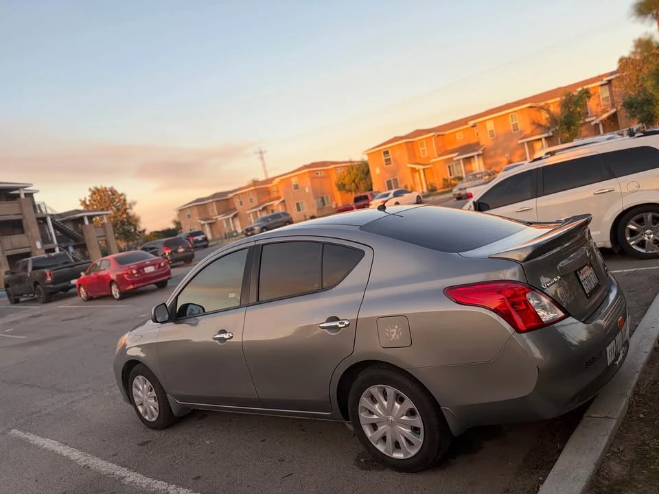 2014 Nissan Versa - Image 6 of 8