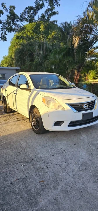 2014 Nissan Versa - Image 3 of 11