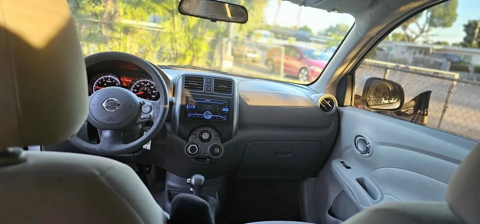 2014 Nissan Versa - Image 10 of 11