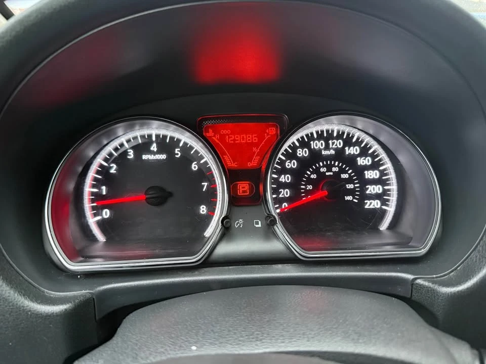 2014 Nissan Versa - Image 10 of 14