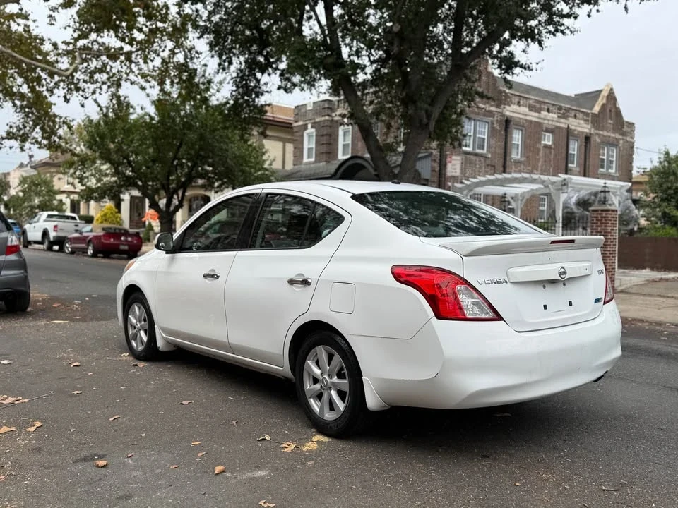 2014 Nissan Versa - Image 5 of 11