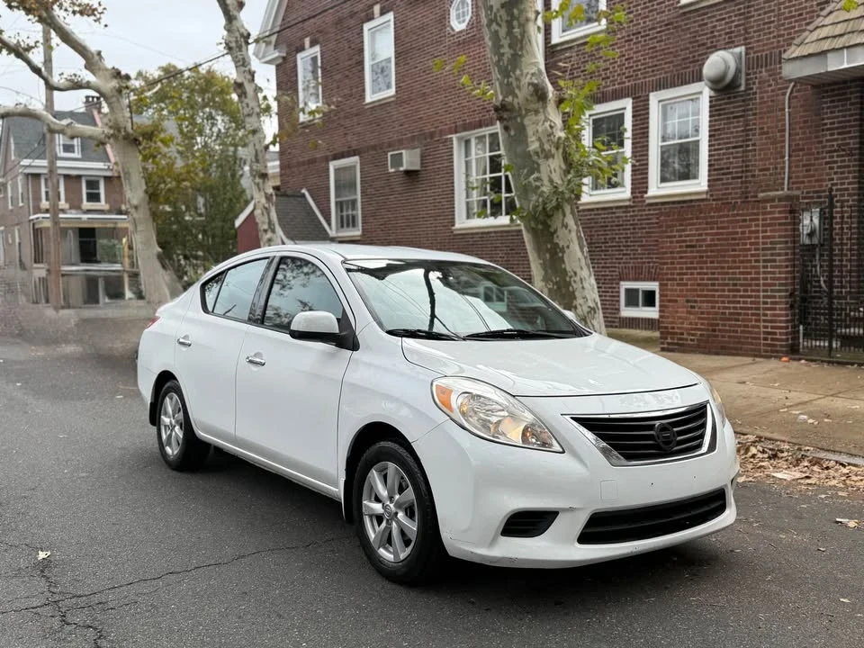 2014 Nissan Versa - Image 2 of 11