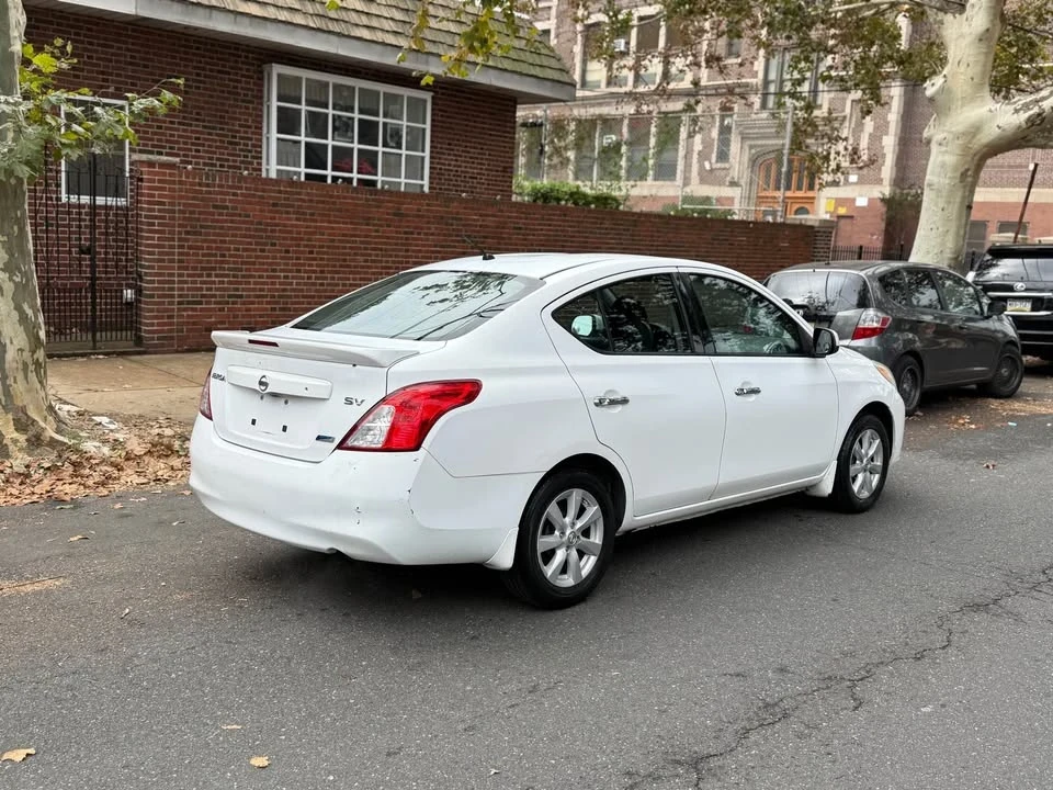 2014 Nissan Versa - Image 4 of 11