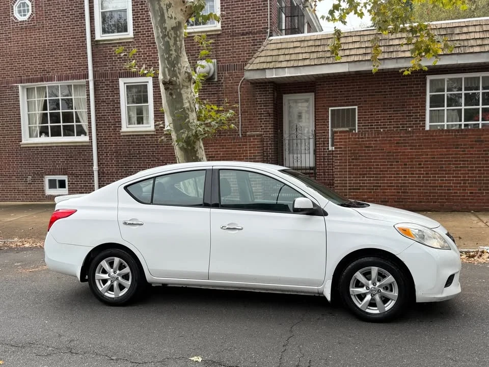 2014 Nissan Versa - Image 3 of 11