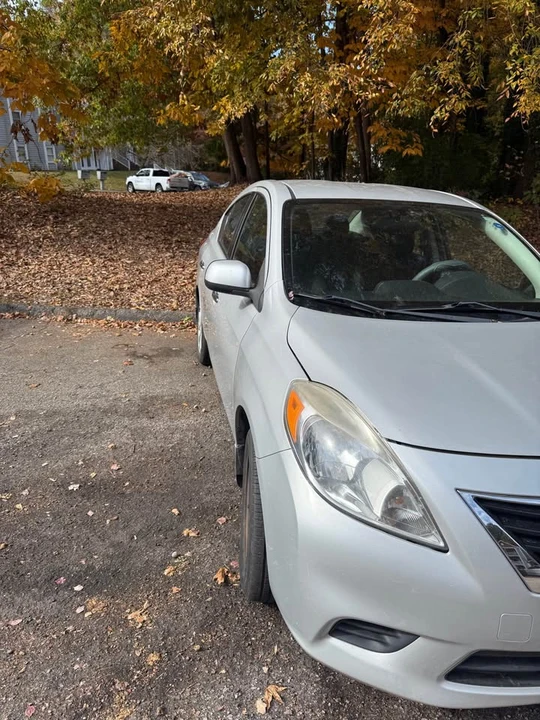 2014 Nissan Versa - Image 2 of 10
