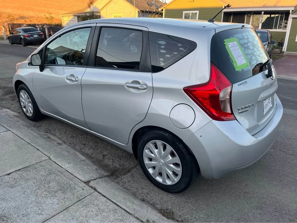 2014 Nissan Versa - Image 5 of 15
