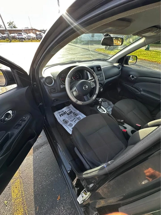 2014 Nissan Versa - Image 5 of 10