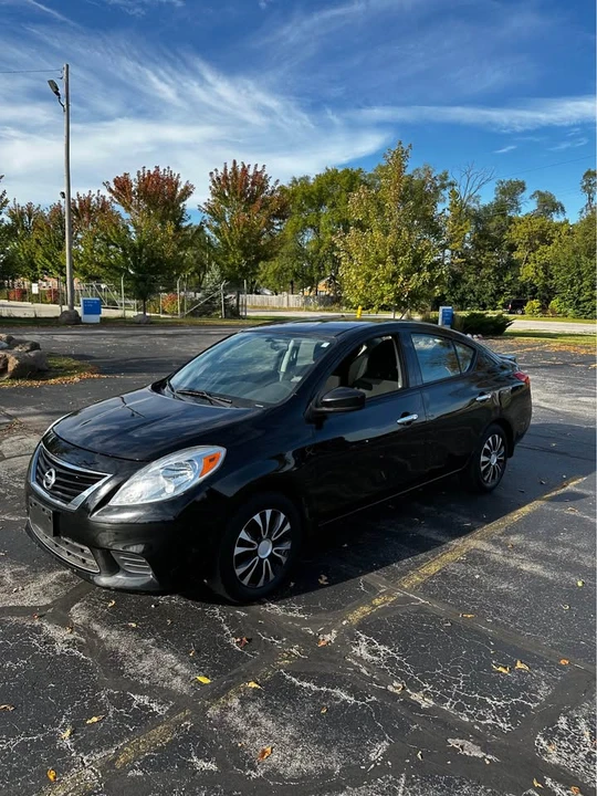 2014 Nissan Versa - Image 4 of 10