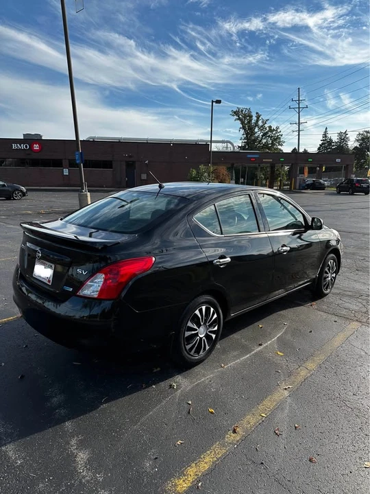 2014 Nissan Versa - Image 2 of 10
