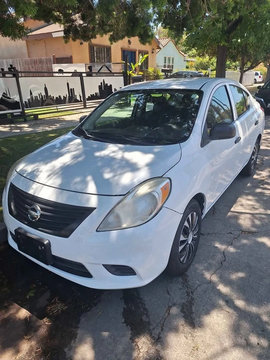 2014 Nissan Versa - Image 4 of 7
