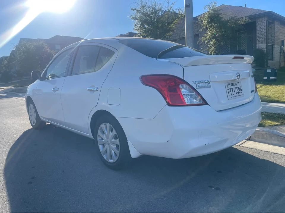 2014 Nissan Versa - Image 2 of 7
