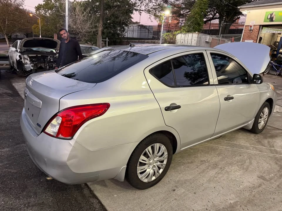 2014 Nissan Versa - Image 5 of 8