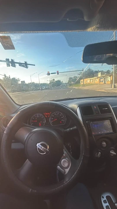 2014 Nissan Versa - Image 3 of 3