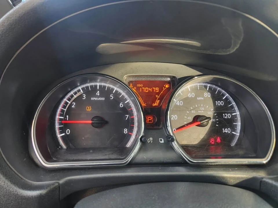 2014 Nissan Versa - Image 10 of 12