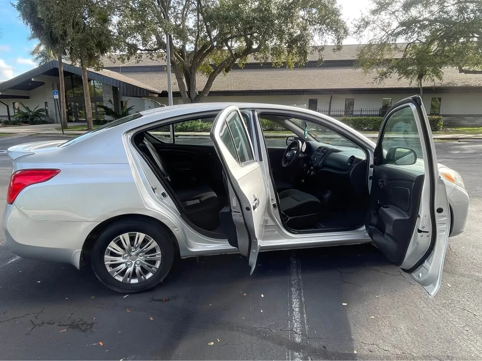 2014 Nissan Versa - Image 7 of 11