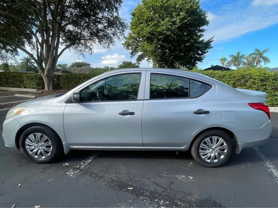 2014 Nissan Versa - Image 2 of 11