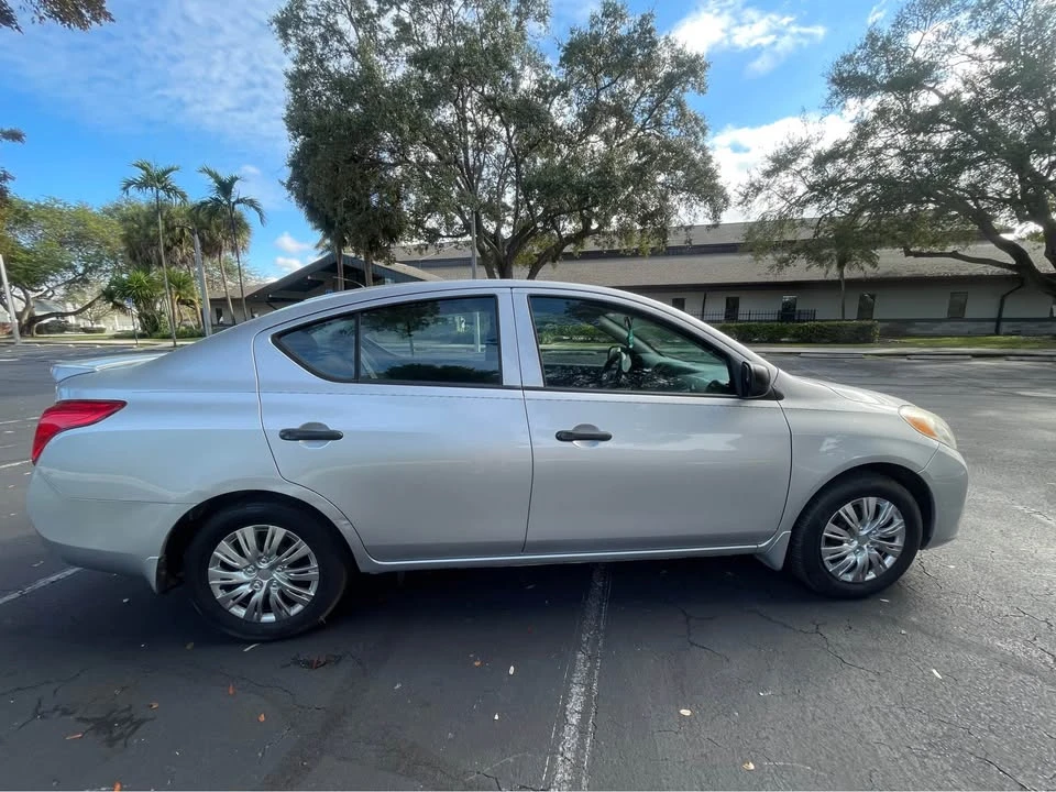 2014 Nissan Versa - Image 4 of 11