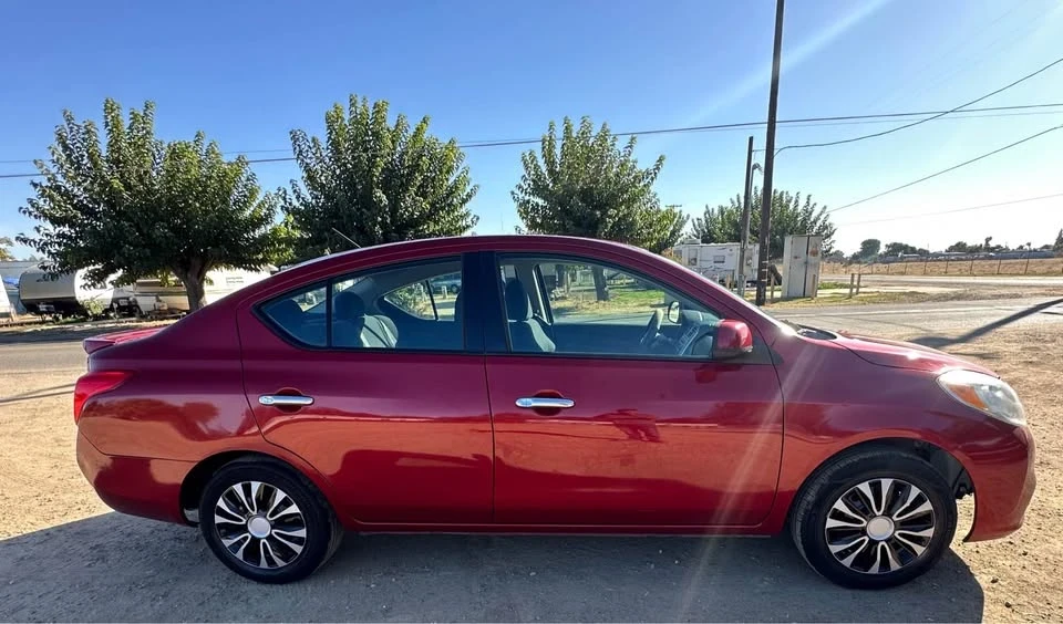 2014 Nissan Versa - Image 11 of 13