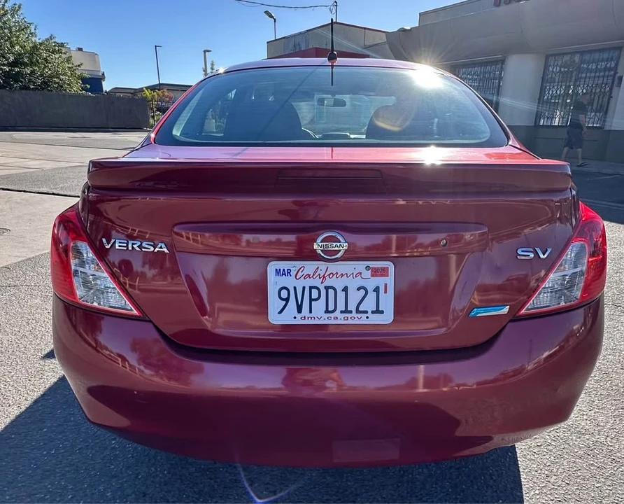2014 Nissan Versa - Image 5 of 13