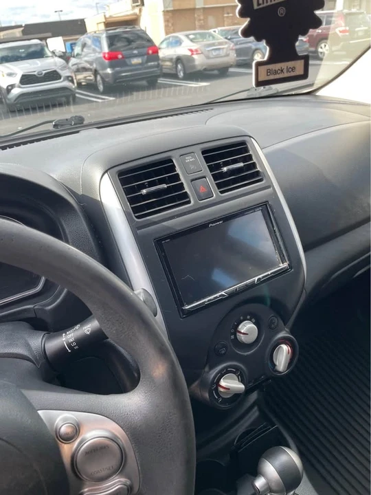 2014 Nissan Versa - Image 2 of 3