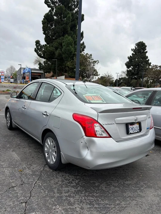 2014 Nissan Versa - Image 4 of 5