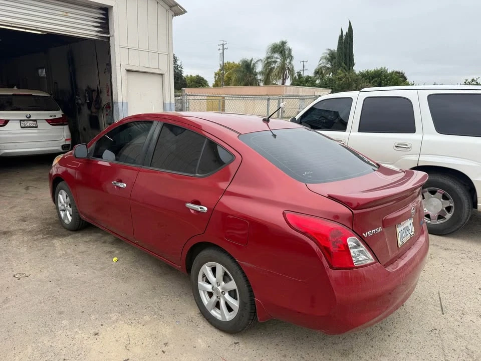2014 Nissan Versa - Image 4 of 11